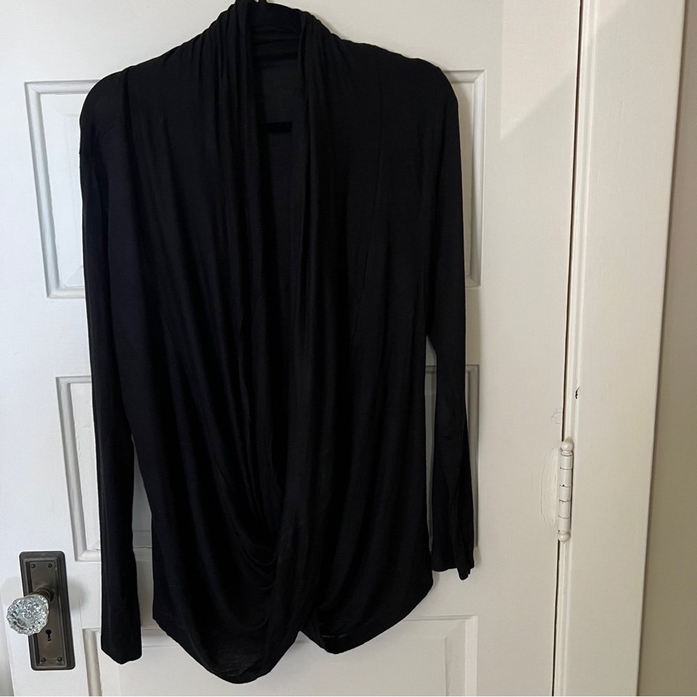 Black Yoga Twist Front Top